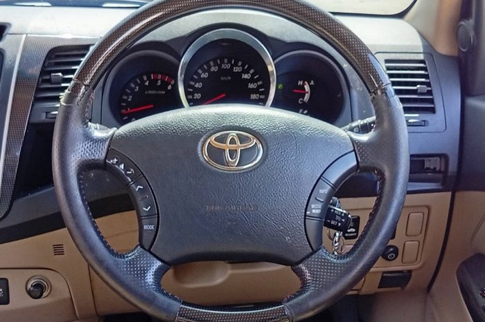 TOYOTA 4WD 2010 3.0V AT FORTUNER WHITE  9296 full