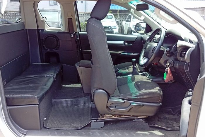REVO 4WD 2020 2.4E MT SMART CAB SILVER  3422 full