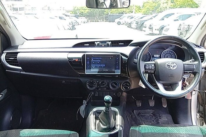 REVO 4WD 2020 2.4E MT SMART CAB SILVER  3422 full