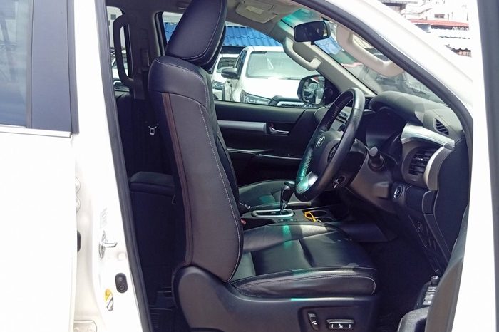 REVO 4WD 2020 2.8G AT DOUBLE CAB WHITE  8581 full