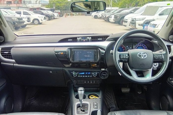 REVO 4WD 2020 2.8G AT DOUBLE CAB WHITE  8581 full