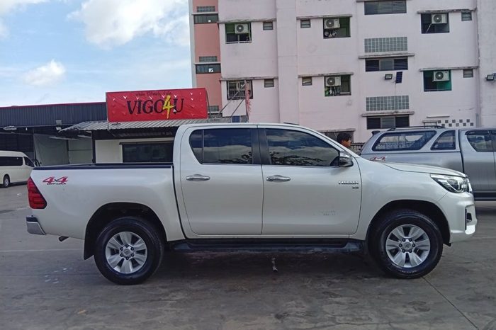 REVO 4WD 2018 2.8G AT DOUBLE CAB WHITE  8311 full