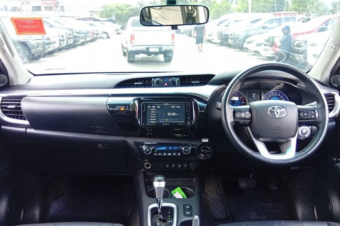 REVO 4WD 2018 2.8G AT DOUBLE CAB WHITE  8311 full