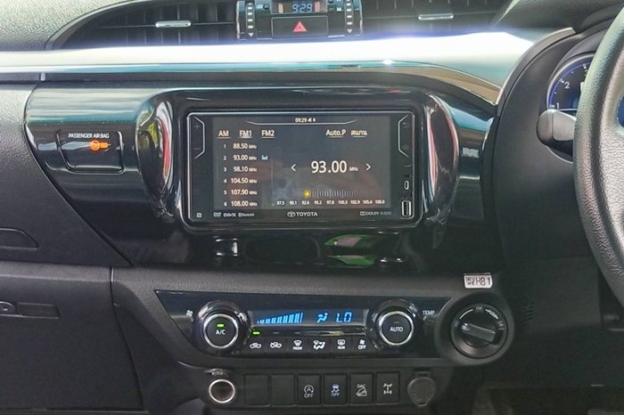 REVO 4WD 2018 2.8G AT DOUBLE CAB WHITE  8311 full