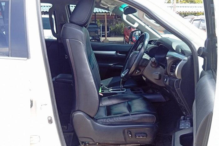 REVO 4WD 2018 2.8G AT DOUBLE CAB WHITE  8314 full