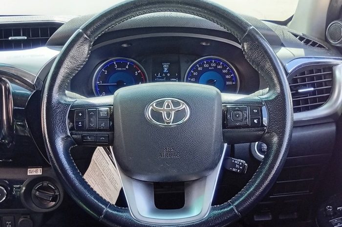 REVO 4WD 2018 2.8G AT DOUBLE CAB WHITE  8314 full