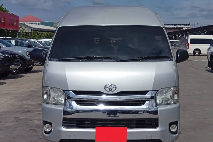 TOYOTA 2WD 2020 3.0 MT COMMUTER SILVER  7291 full