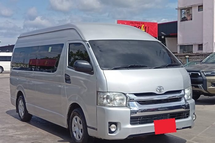 TOYOTA 2WD 2020 3.0 MT COMMUTER SILVER  7291 full