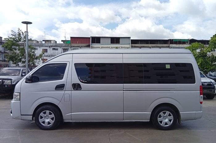 TOYOTA 2WD 2020 3.0 MT COMMUTER SILVER  7291 full