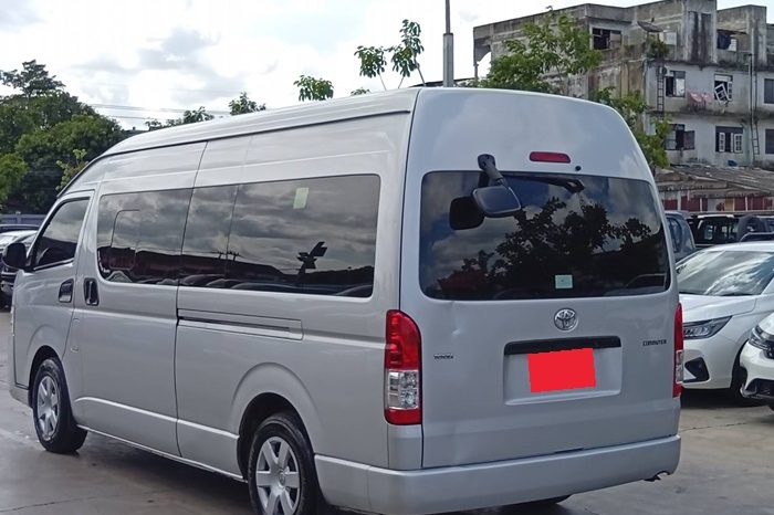 TOYOTA 2WD 2020 3.0 MT COMMUTER SILVER  7291 full