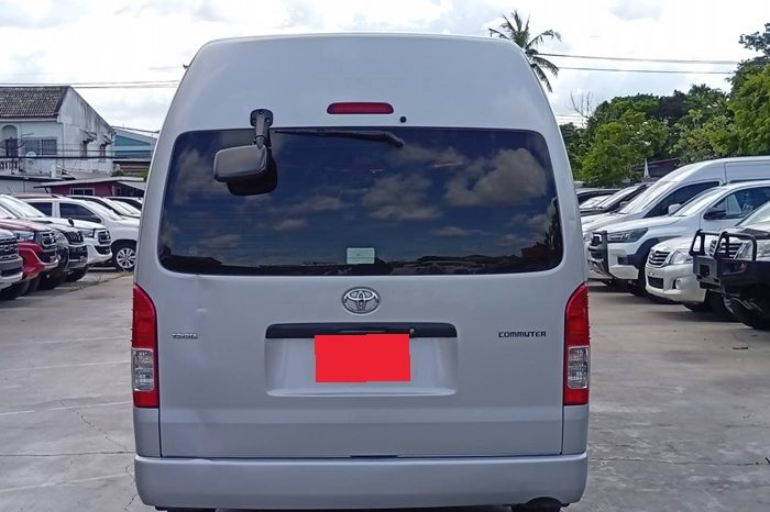 TOYOTA 2WD 2020 3.0 MT COMMUTER SILVER  7291 full