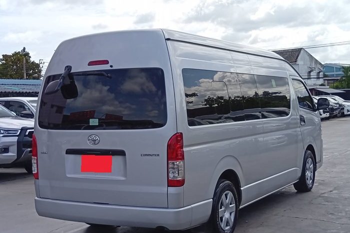 TOYOTA 2WD 2020 3.0 MT COMMUTER SILVER  7291 full