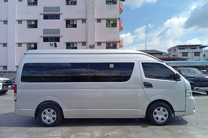 TOYOTA 2WD 2020 3.0 MT COMMUTER SILVER  7291 full