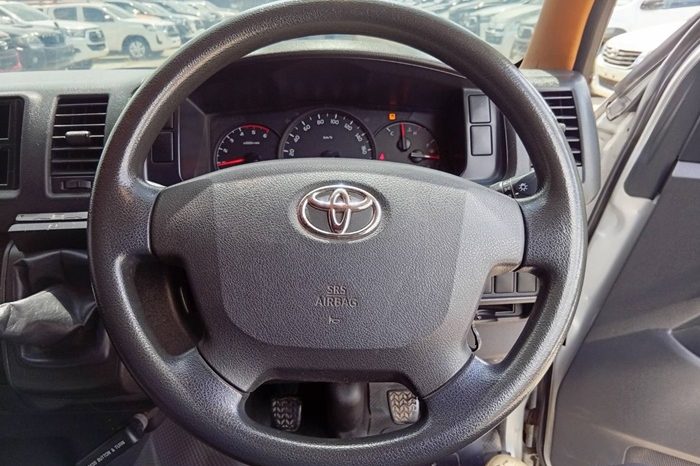 TOYOTA 2WD 2020 3.0 MT COMMUTER SILVER  7291 full