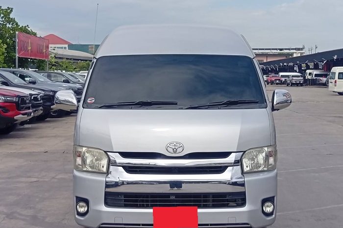 TOYOTA 2WD 2018 3.0 MT COMMUTER SILVER  6380 full