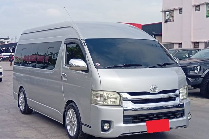 TOYOTA 2WD 2018 3.0 MT COMMUTER SILVER  6380 full