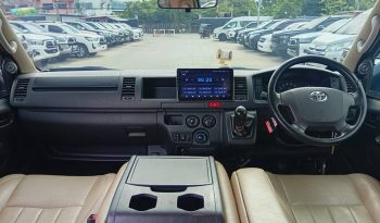 TOYOTA 2WD 2018 3.0 MT COMMUTER SILVER  6380 full