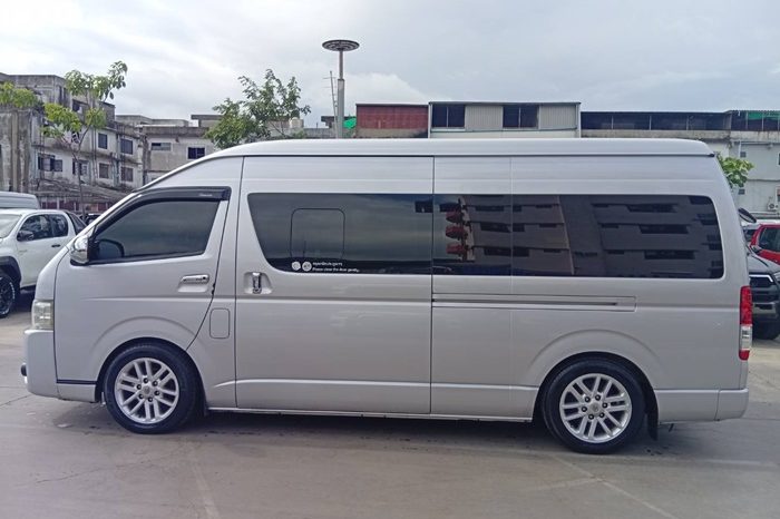 TOYOTA 2WD 2018 3.0 MT COMMUTER SILVER  6380 full