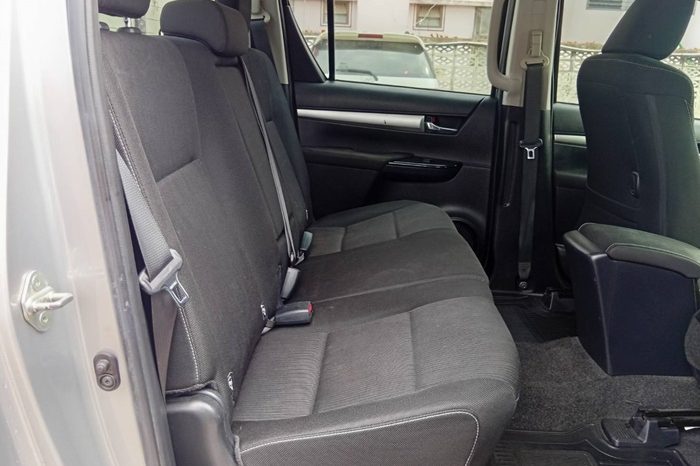 REVO PRE 2020 2.4E AT DOUBLE CAB SILVER  2304 full