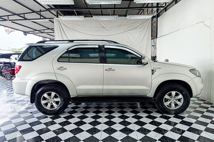TOYOTA 4WD 2007 2.7V AT FORTUNER SILVER  6463 full