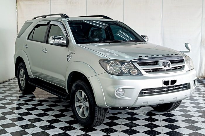 TOYOTA 4WD 2007 2.7V AT FORTUNER SILVER  6463 full