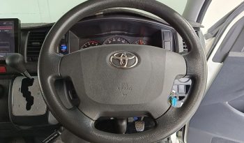 TOYOTA 2WD 2019 3.0 AT COMMUTER WHITE  6244 full
