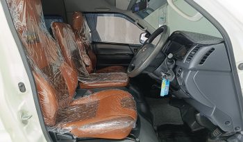 TOYOTA 2WD 2019 3.0 AT COMMUTER WHITE  6244 full