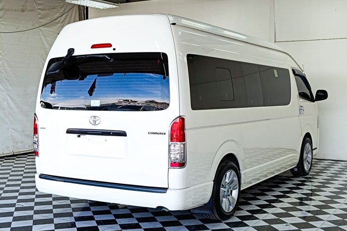 TOYOTA 2WD 2019 3.0 AT COMMUTER WHITE  6244 full