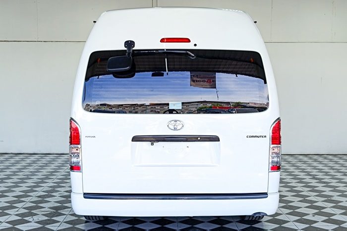 TOYOTA 2WD 2019 3.0 AT COMMUTER WHITE  6244 full