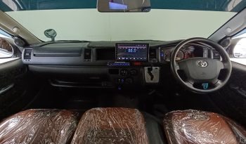 TOYOTA 2WD 2019 3.0 AT COMMUTER WHITE  6244 full