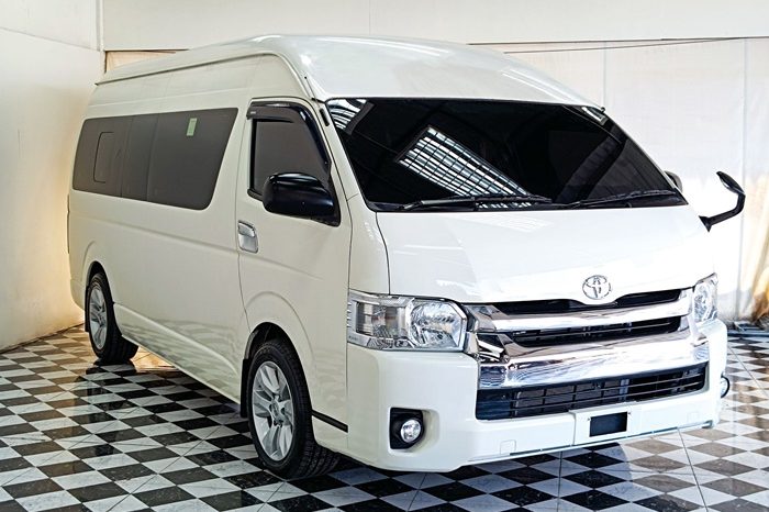 TOYOTA 2WD 2019 3.0 AT COMMUTER WHITE  6244 full