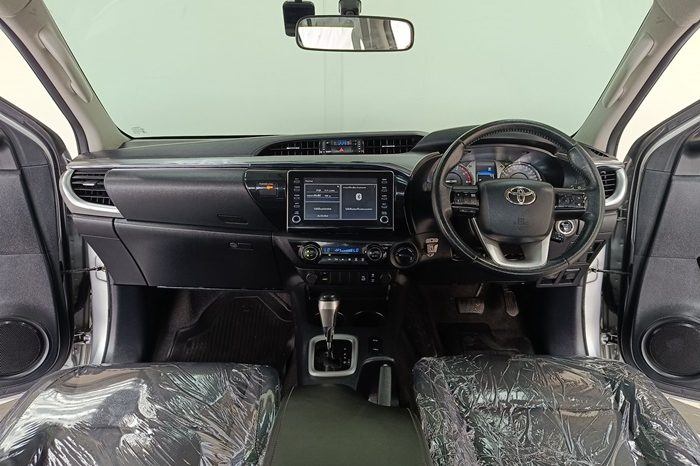 REVO 4WD 2022 2.8G AT DOUBLE CAB SILVER  9974 full