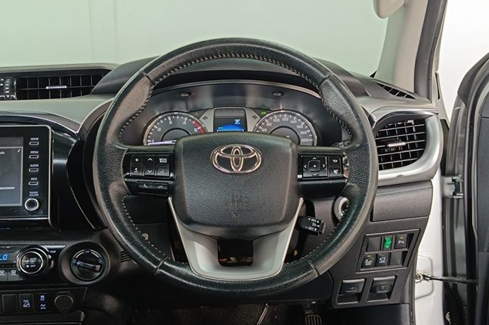 REVO 4WD 2022 2.8G AT DOUBLE CAB SILVER  9974 full
