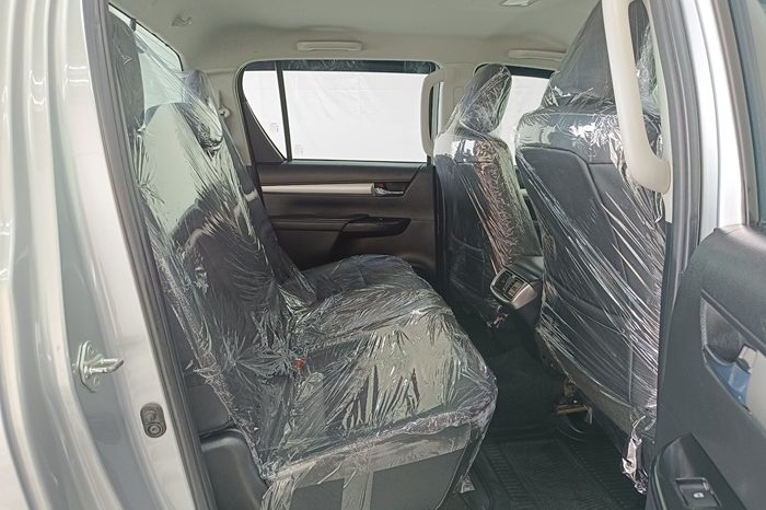 REVO 4WD 2022 2.8G AT DOUBLE CAB SILVER  9974 full