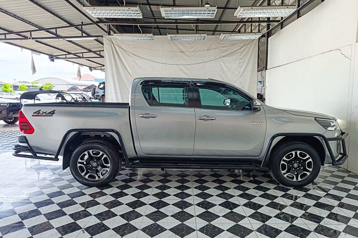REVO 4WD 2022 2.8G AT DOUBLE CAB SILVER  9974 full