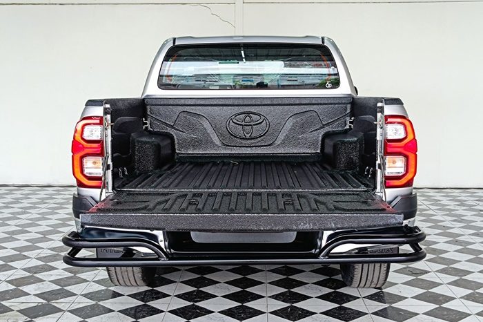 REVO 4WD 2022 2.8G AT DOUBLE CAB SILVER  9974 full