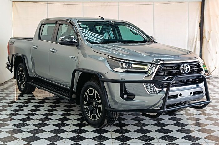 REVO 4WD 2022 2.8G AT DOUBLE CAB SILVER  9974 full