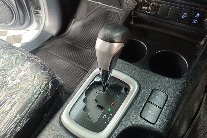 REVO 4WD 2022 2.8G AT DOUBLE CAB SILVER  9987 full