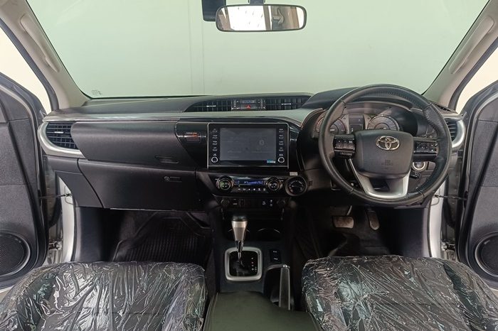 REVO 4WD 2022 2.8G AT DOUBLE CAB SILVER  9987 full