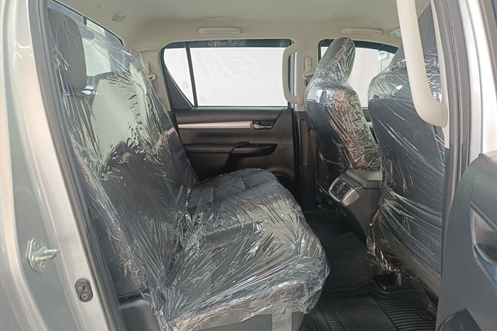 REVO 4WD 2022 2.8G AT DOUBLE CAB SILVER  9987 full