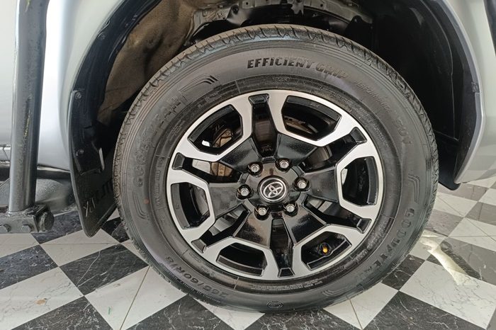REVO 4WD 2022 2.8G AT DOUBLE CAB SILVER  9987 full