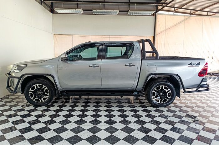 REVO 4WD 2022 2.8G AT DOUBLE CAB SILVER  9987 full