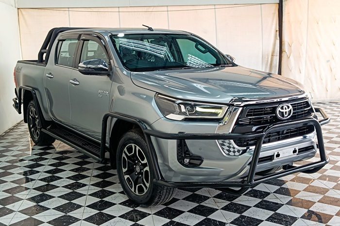 REVO 4WD 2022 2.8G AT DOUBLE CAB SILVER  9987 full