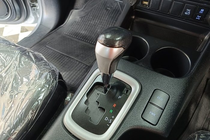 REVO 4WD 2022 2.8G AT DOUBLE CAB SILVER  9937 full