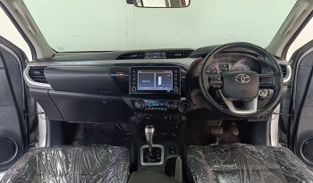 REVO 4WD 2022 2.8G AT DOUBLE CAB SILVER  9937 full