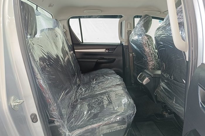 REVO 4WD 2022 2.8G AT DOUBLE CAB SILVER  9937 full