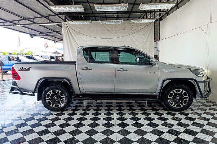 REVO 4WD 2022 2.8G AT DOUBLE CAB SILVER  9937 full
