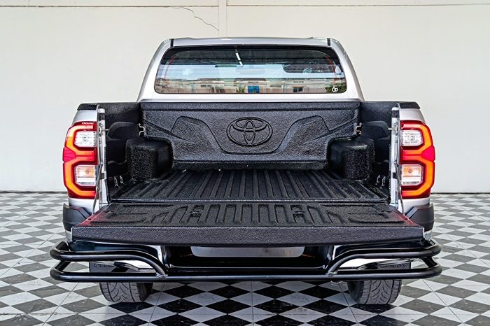 REVO 4WD 2022 2.8G AT DOUBLE CAB SILVER  9937 full