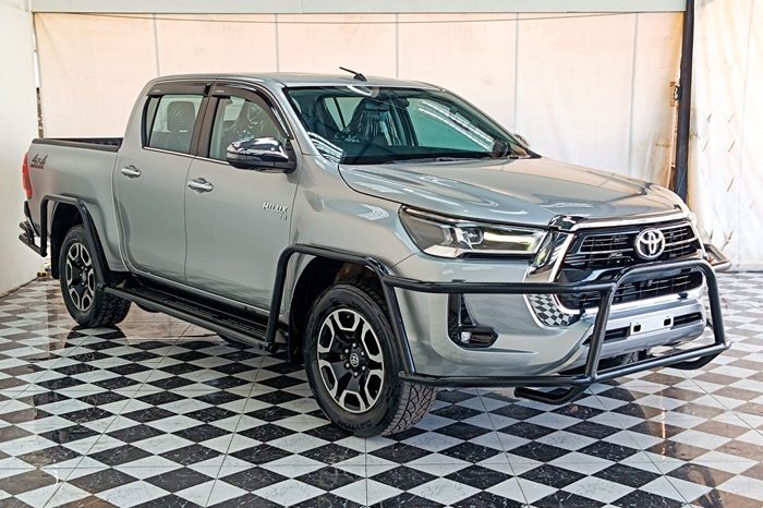 REVO 4WD 2022 2.8G AT DOUBLE CAB SILVER  9937 full