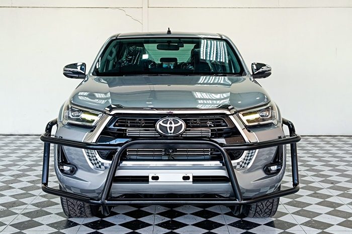 REVO 4WD 2022 2.8G AT DOUBLE CAB SILVER  9937 full